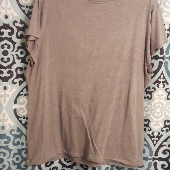 Gray sequin flower design t-shirt - Picture 3 of 5